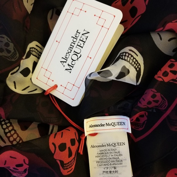 Alexander McQueen Skull Silk Large Scarf Black Red - Picture 6 of 6